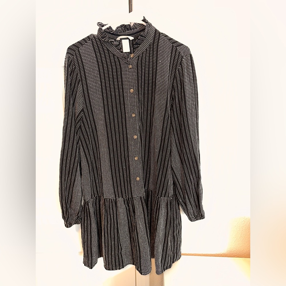 H&M Navy and White Patterned Blouse